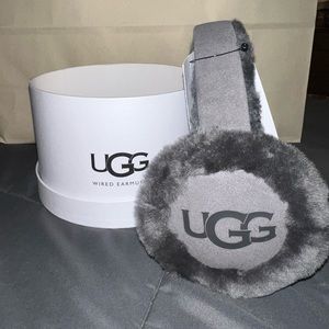 UGG Earmuffs with device connector